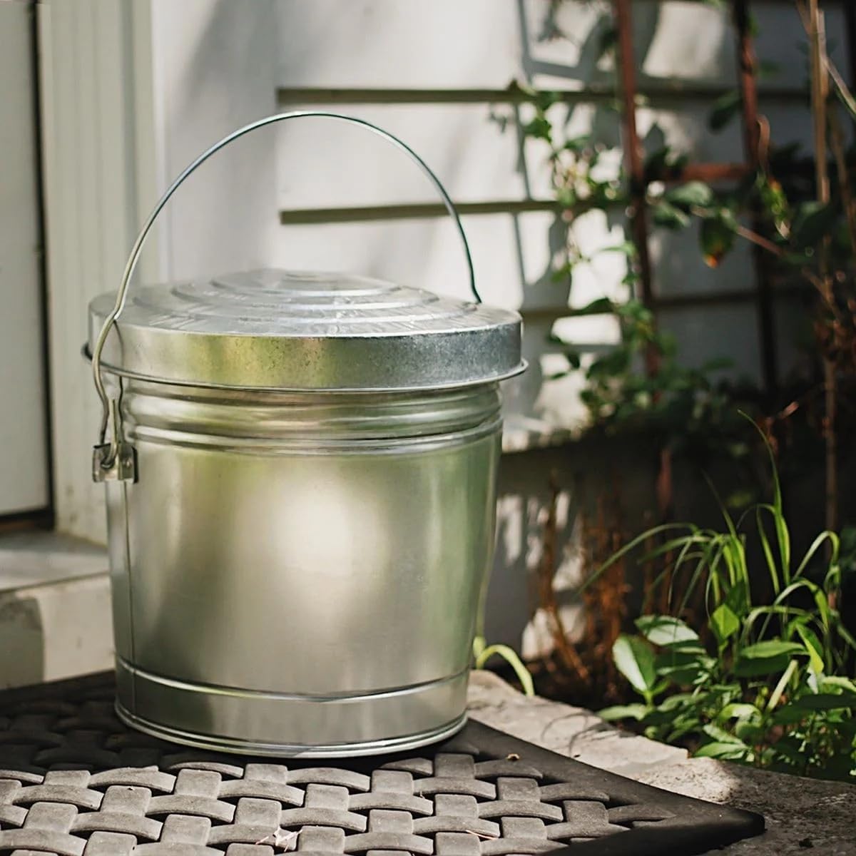 6-Gallon Galvanized Steel Storage Can with Locking Lid E29879